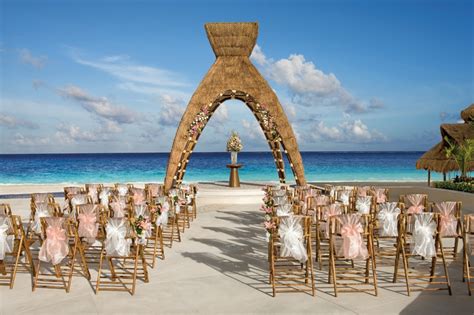 With a destination weddings, many couples opt for intimate celebrations, while some invite as many as 200 guests. A Guide to Beach Wedding Attire for Guests | Destination ...