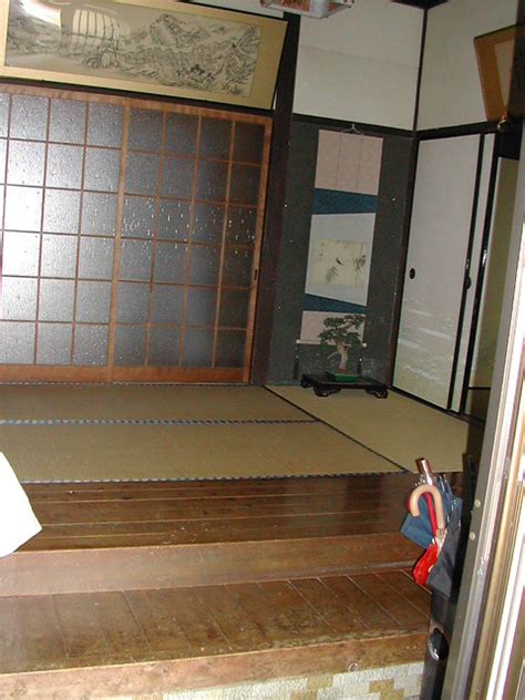 Japanese design has always been about simplicity, clean lines, minimalism and impeccable organization. Traditional Japanese House Entrance (Genkan) | Flickr ...