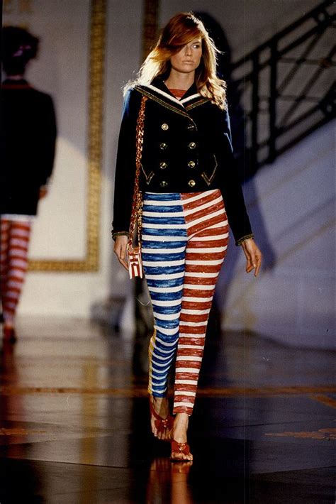 Versaces Most Iconic Runway Looks From The 90s Fashion Versace