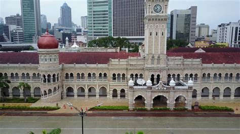 The sultan abdul samad building is located in front of the dataran merdeka (independence square) and the royal selangor club, by jalan raja in kuala lumpur, malaysia. Sultan Abdul Samad Building - YouTube