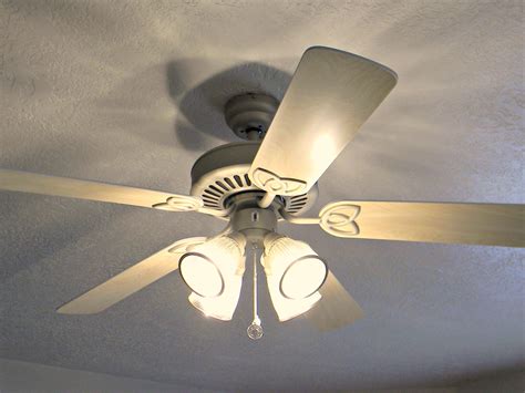 This type of ceiling fans is specially designed to save energy and provides more speed than other old models. Contemporary Ceiling Fans with Light - HomesFeed
