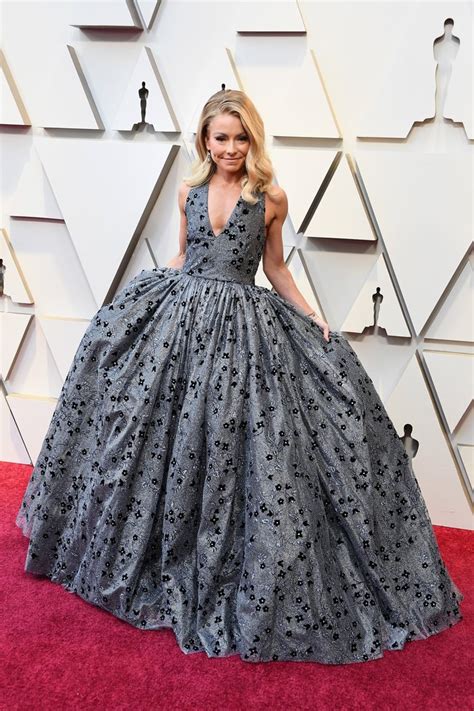 Kelly Ripas Oscar Gown On 2019 Red Carpet Oscars Red Carpet Arrivals