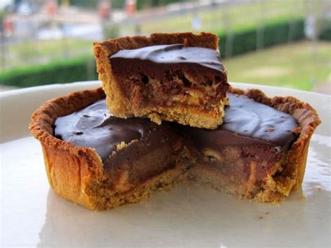 J'ai fait plein pour cette recette au citron, je vous conseille sans hésiter un glaçage au citron, acidulé et bien brillant, qui va apporter une touche de fraîcheur. Tarte au chocolat et cacahuètes façon Snickers et Twix (en ...