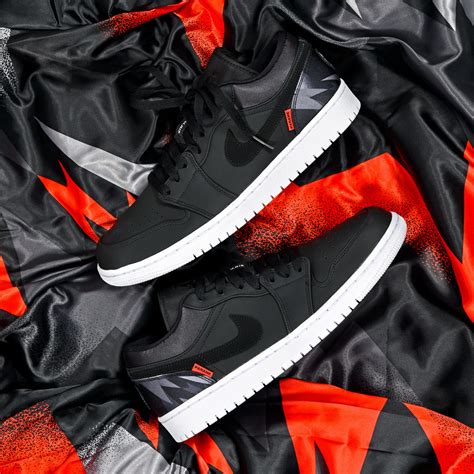 Continue reading below for a detailed look at. Air Jordan 1 Low PSG - Sneakers.fr
