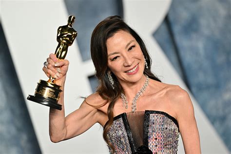 michelle yeoh wins as best actress makes oscar history cn