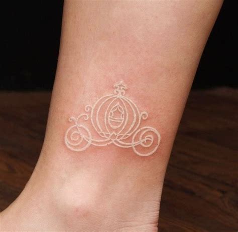 Pin De Alexis Daou👑 🍾💅🏻 En Tattoo Ideas Tatuajes Tinta Blanca Tinta