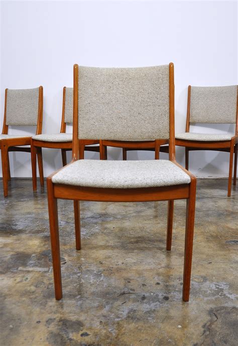 We offer fixed and extension tables in all sizes, with clean lines that are perfect for casual or formal entertaining. SELECT MODERN: Set of 6 Danish Modern Teak Dining Chairs