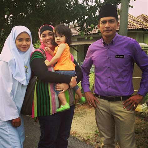 Maybe you would like to learn more about one of these? Filem Suamiku Ustaz