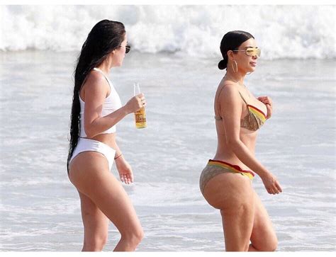Cocowonder Blog Addicts Kim Kardashian Unfiltered Bikini Photos Shows Her Contours And