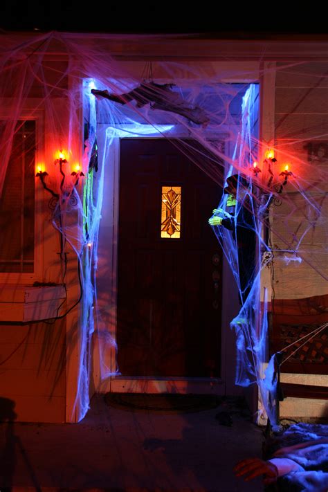 We visit a halloween party that is decked out with awesome disneyland haunted mansion themed decorations. 50 Best Halloween Door Decorations for 2017