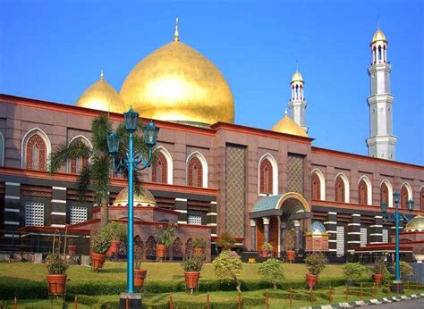 Masjid Kubah Emas Dian Al Mahri Depok Intan Fauzi