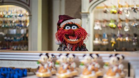 Video Animal From The Muppets Enjoys A Shopping Spree At Disneyland