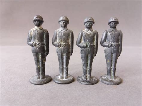 Soviet Soldiers Set Of 4 Tin Soldiers Vintage Tin Toy Soldiers Etsy