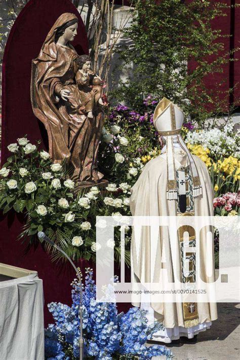 Vatican Pope Francis Celebrates Easter Sunday Mass Pope Francis Celebrates The Easter Sunday Mass