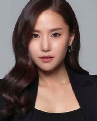 이날 '랭앤루 (lang&lu)' 컬렉션에는 이사배, 하연수, 이태란, 이화겸, 남보라. DramaFocal: Gong Hyun-joo: Korean actress