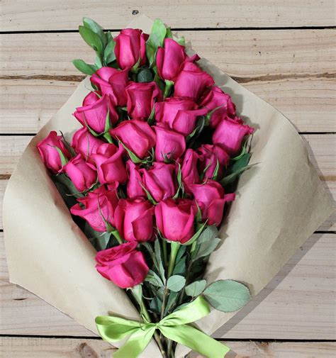 24 Pink Roses Avas Flowers