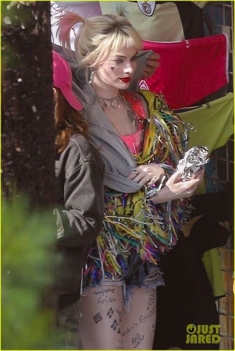 Margot Robbie As Harley Quinn In Birds Of Prey First Look Pics Photo 4221744 Photos
