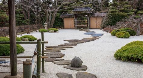 24 Japanese Sand Garden Ideas For Relaxing Appearance