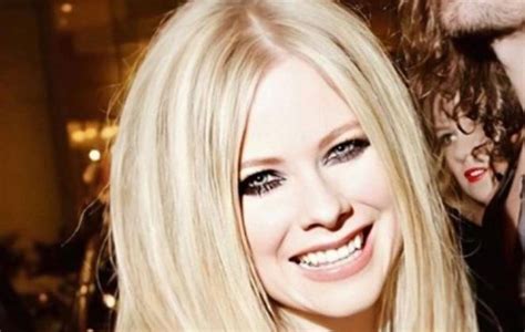 La academia nacional de ciencias alemana leopoldina recomendó este martes (08.12.2020) un confinamiento estricto a partir de navidad. Avril Lavigne cancela turnê na Ásia: 'Eu estou muito ...