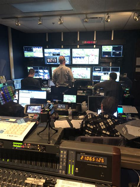 Is fox sports north on hulu? Fox Sports Detroit, NECF Tackle High School Football With ...