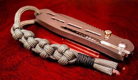 Paracord knife handle knots babysitting crafts paracord projects paracord braids braid tutorial fish scales rope knots braids. Cross Knot Paracord Lanyard : Variations | Paracord braids, Paracord knife, Paracord