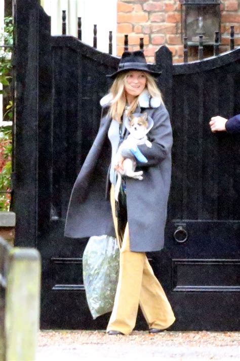 Kate Moss Leavesher Home In London 12192017 Hawtcelebs