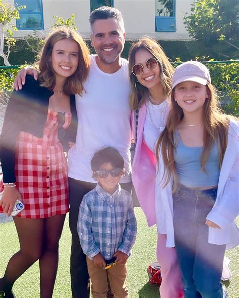 Jessica Alba Reveals She Now Goes To Therapy With Both Her Daughters
