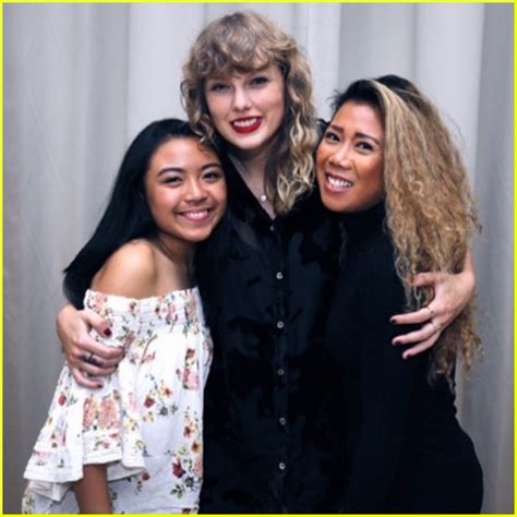 Photo Taylor Swift Fans Share Photos From London Secret Sessions 03