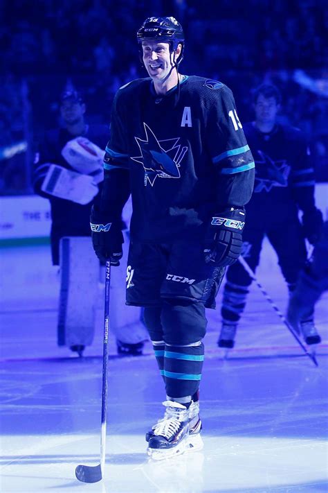 Joe Thornton era ends: Sharks' longtime center signs with Maple Leafs
