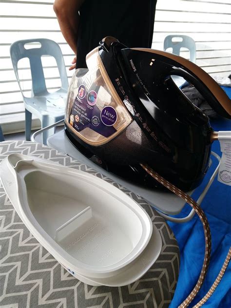 Iron any ironable garment from silk to linen, cotton, jeans and cashmere without having to adjust the temperature. Kelebihan Steam Iron Philips (New Model)