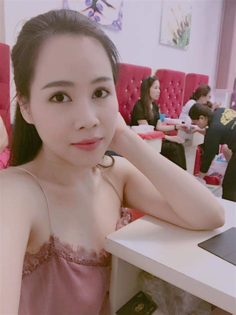 Tập 32 phát sóng chiều chủ nhật vừa qua để lại nhiều tranh chi tiết này được diễn viên ngọc anh khẳng định cô làm theo đúng yêu cầu của đạo diễn và có trong kịch bản chứ không phải hành động trả đũa. Nữ diễn viên áo yếm gợi cảm nhất trong phim "Thương nhớ ở ai"