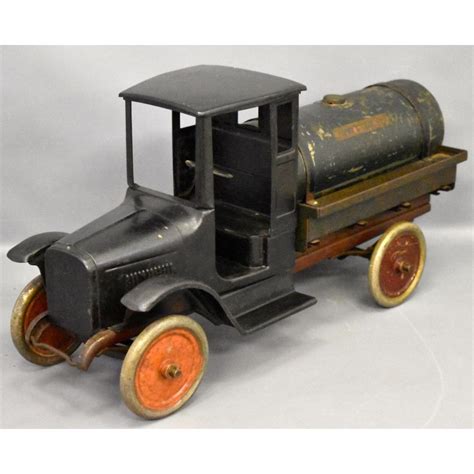 sold price 1920 s buddy l tank lines pressed steel truck january 5 0120 10 00 am est