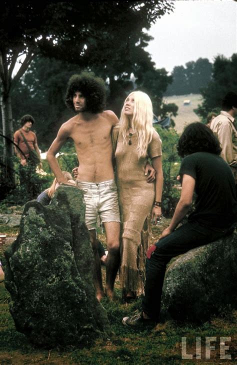 Rare And Fascinating Color Photographs Of The Woodstock Music Art