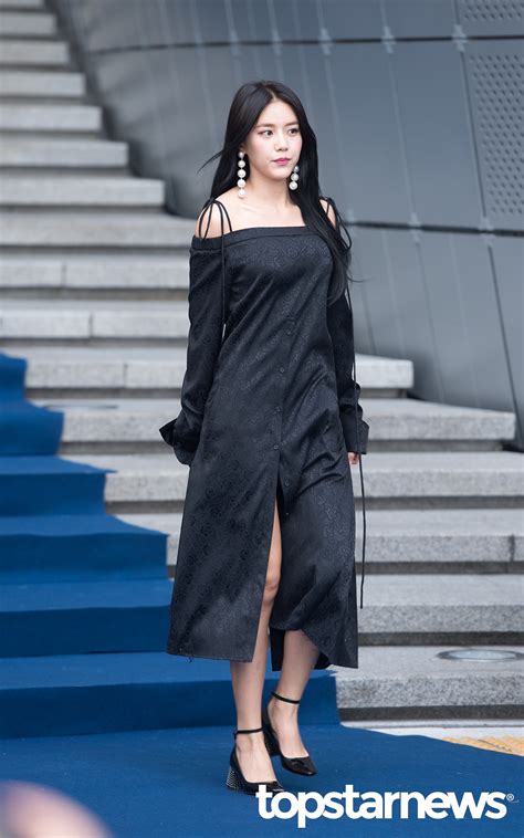 Korea Korean Kpop Idol Girl Group Band Aoa Hyejungs 2017 Seoul Fashion Week Style Black Dress