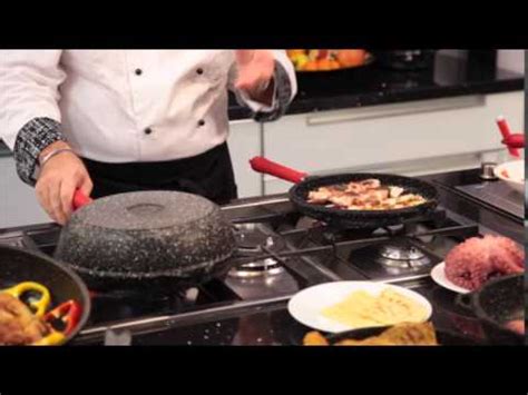 Lavorate a lungo con le mani e formate un panetto liscio (3). fornetto video - YouTube