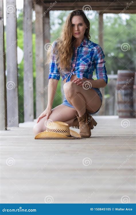 Lovely Brunette Cowgirl Model Posing Outdoors Stock Image Image Of Landscape Makeup 150845105