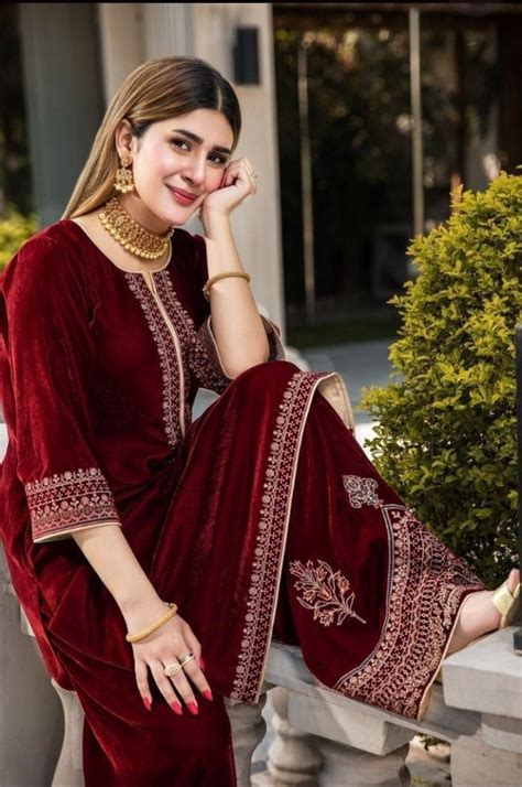 Pin By Maya Khaani On Pakistani Actors Velvet Dress Designs Velvet