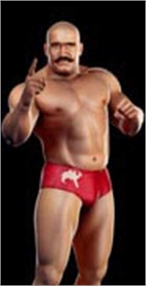 The opponent would be laying on their stomach on the ground, and the iron sheik would sit on their back, clutch the opponents chin with both hands locked together, and pull back in hopes of submission. The Legends - Planet WWE