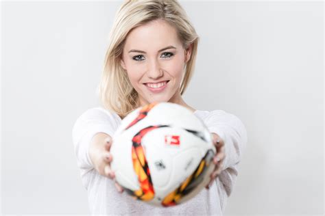 Up to six live premier league games a week. Laura Papendick wird Moderatorin bei Sky Sport News HD ...
