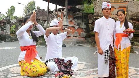 Pakaian Adat Bali Pria Ke Pura Lembarinfo