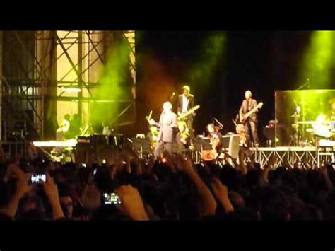 Universi paralleli di franco battiato, 2018. Franco Battiato - "Voglio vederti danzare" Live @ Turin ...