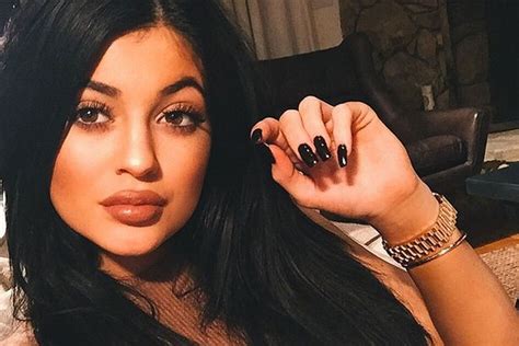 kylie jenner gets rid of her infamous lip fillers and she looks gorgeous hot lifestyle news