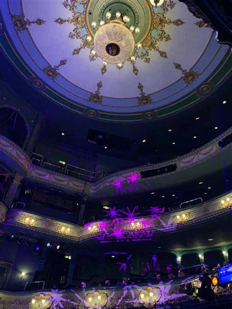 Review Cinderella At Nottingham Theatre Royal A Beautiful Space