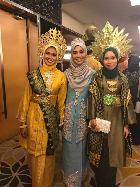 Tema Pakaian Melayu Klasik Perempuan Se Hipster Mana Pun Baju Raya Kita Inilah Asal Usulnya