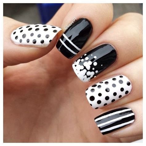 Maybe you would like to learn more about one of these? 30 Diseños de uñas monocromáticos que te harán lucir muy ...