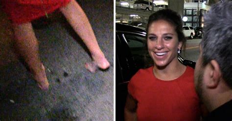 Carli Lloyd Agony Of Da Feet Goes Barefoot After Espys