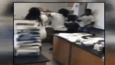 Teachers Trade Punches In Atlanta Middle School Classroom Cbs News