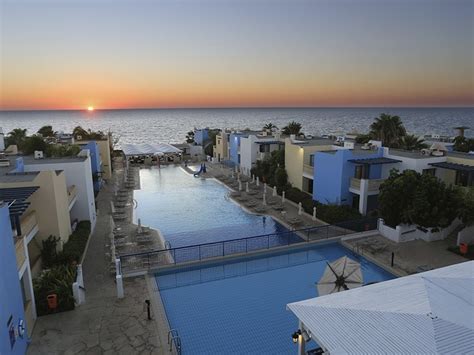 Тур на отдых в отеле Eleni Holiday Village Class A в Пафос Кипр