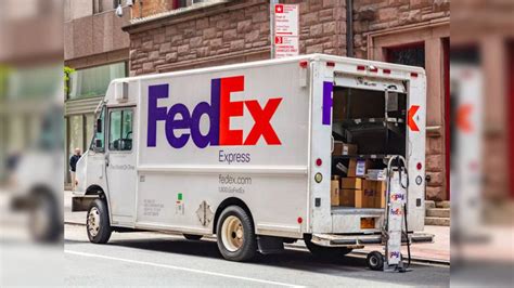 Head On Collision Florida Man Crashes Into Fedex Truck After Oral Sex Goes Wrong Viral News