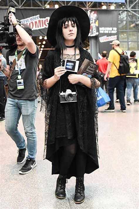 Hannah parker 60 second style: Lydia Deetz at New York Comic Con 2017 | Beetlejuice ...